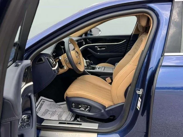 Bentley Flying Spur photo 18