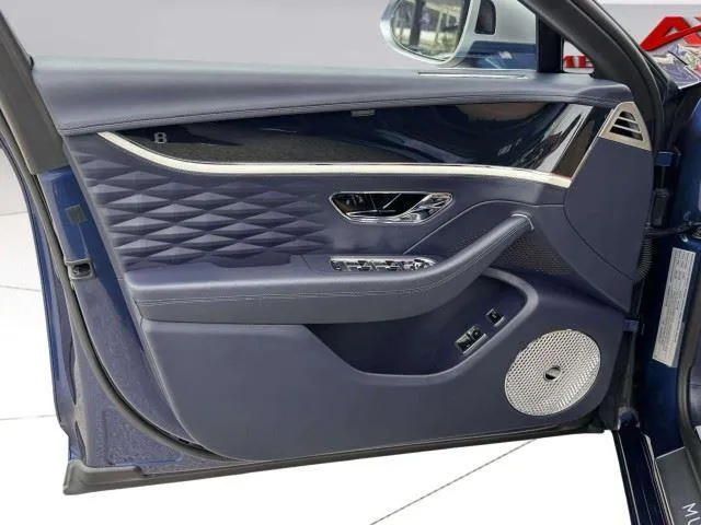 Bentley Flying Spur photo 19