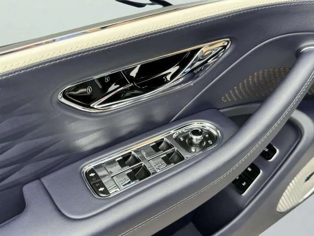 Bentley Flying Spur photo 20