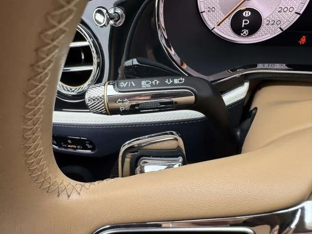 Bentley Flying Spur photo 25