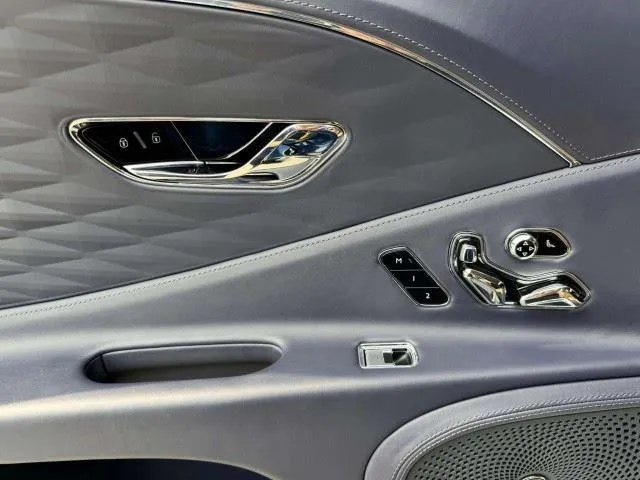 Bentley Flying Spur photo 39