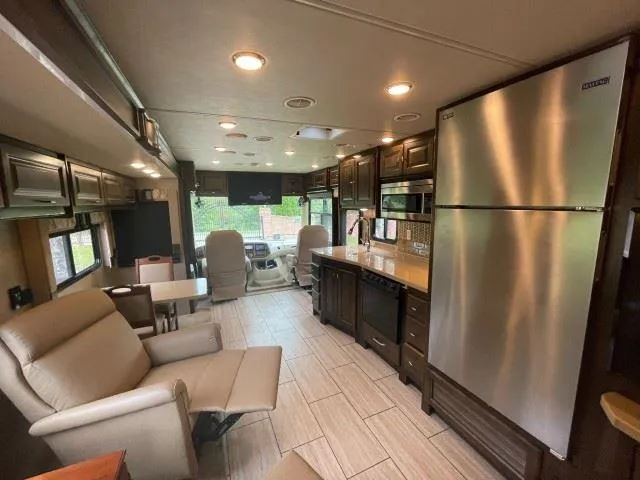 2018 Ford F-53 - Photo 20
