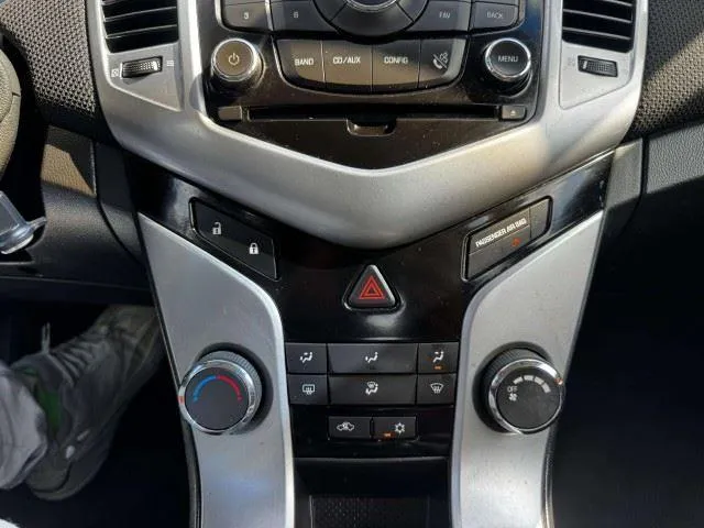 2011 Chevrolet Cruze 1LT - Photo 31