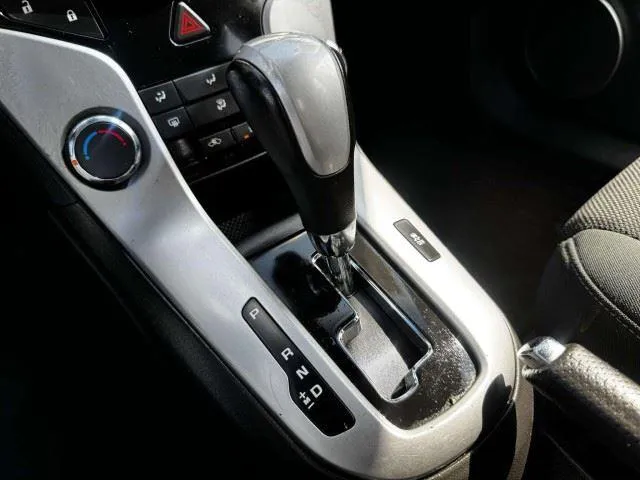 2011 Chevrolet Cruze 1LT - Photo 32
