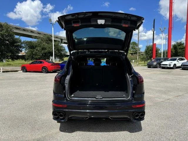Porsche Cayenne photo 57