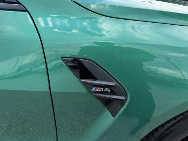 BMW M4 photo 9