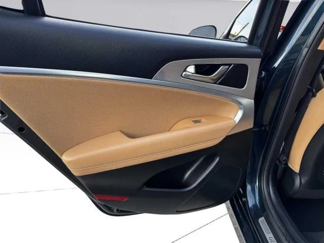 Genesis G70 photo 39