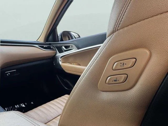 Genesis G70 photo 47