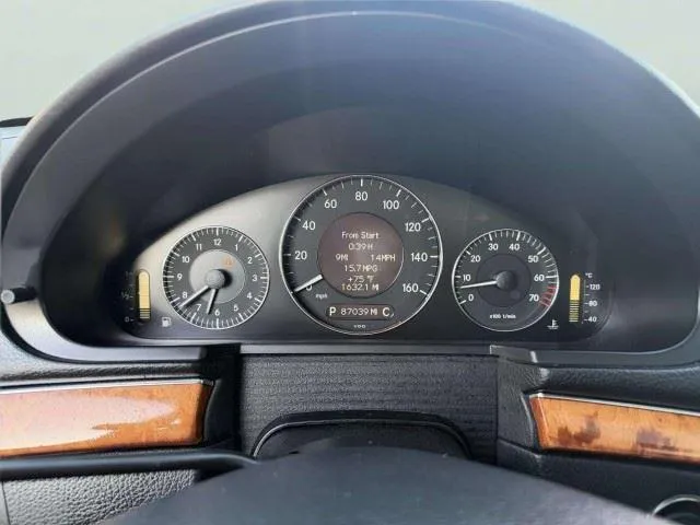 Mercedes-Benz E-Class photo 21