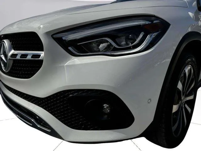 Mercedes-Benz GLA photo 12