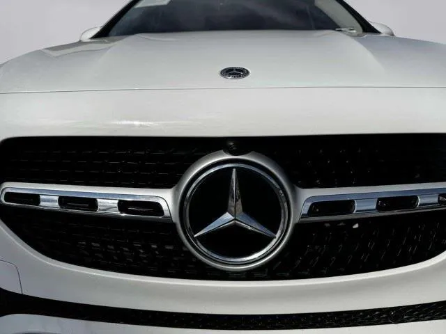Mercedes-Benz GLA photo 13