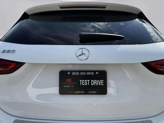 Mercedes-Benz GLA photo 17