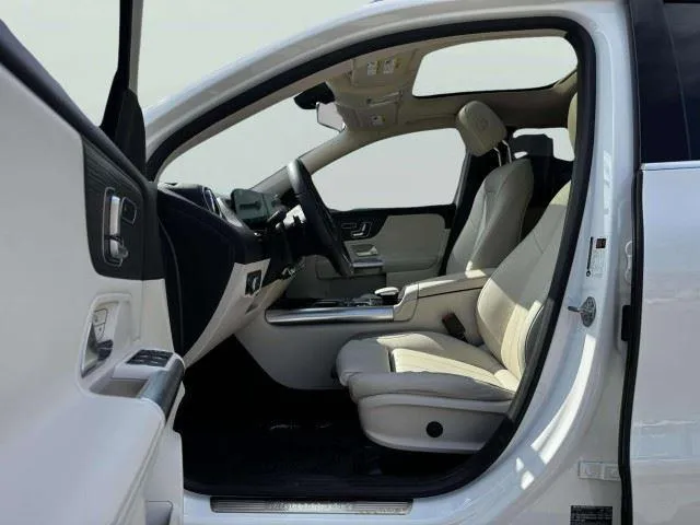 Mercedes-Benz GLA photo 18