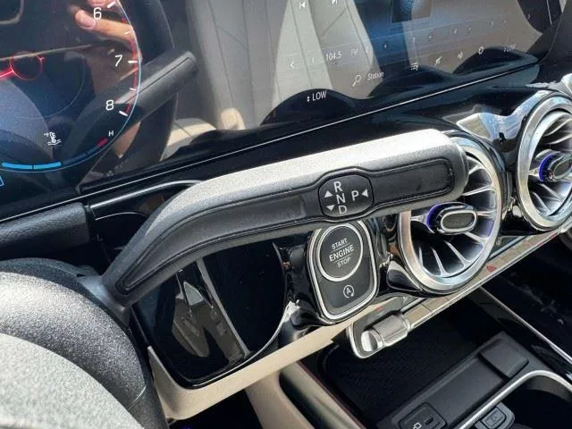 Mercedes-Benz GLA photo 24