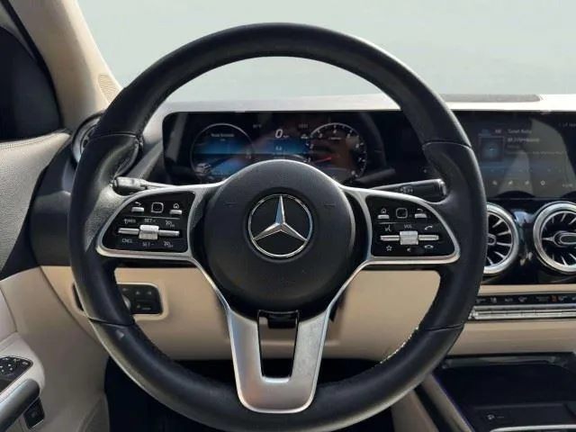Mercedes-Benz GLA photo 27