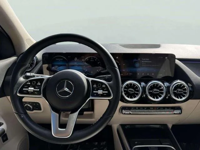 Mercedes-Benz GLA photo 28
