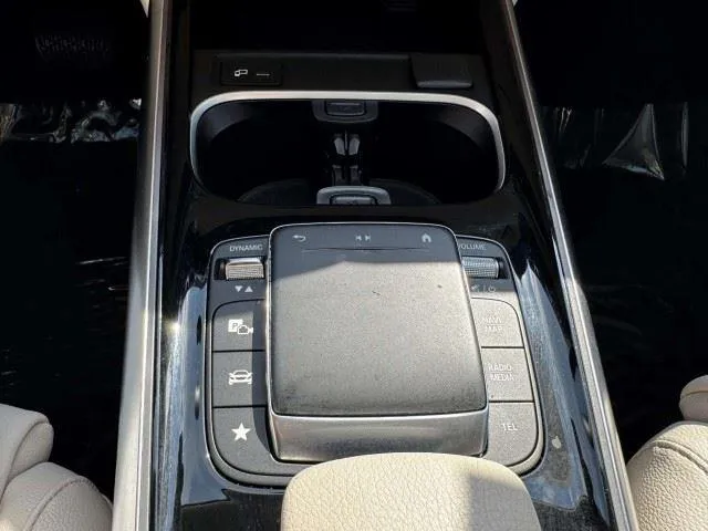 Mercedes-Benz GLA photo 32