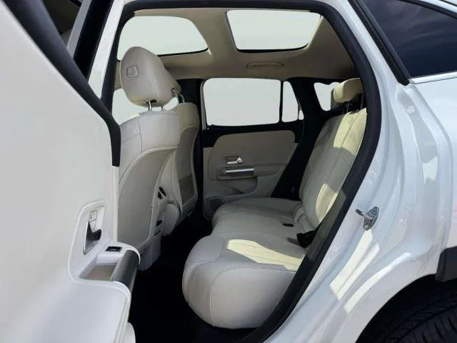 Mercedes-Benz GLA photo 34