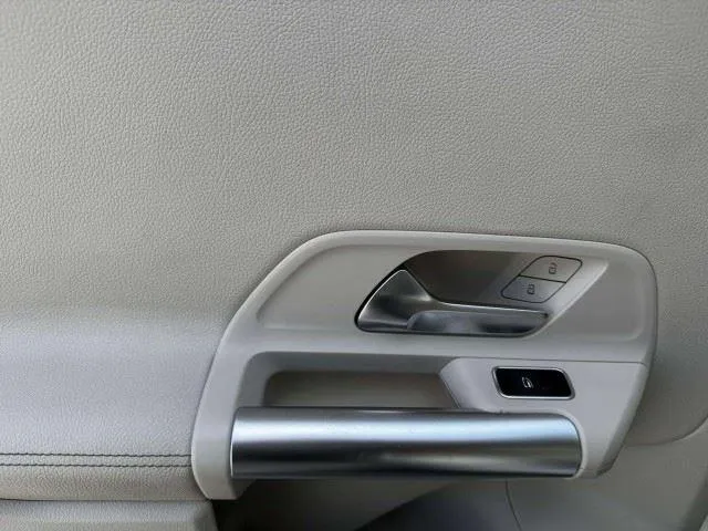 Mercedes-Benz GLA photo 35