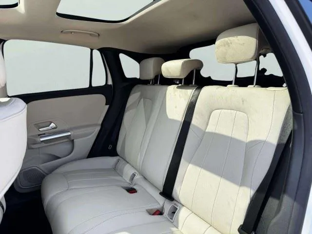Mercedes-Benz GLA photo 36