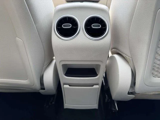 Mercedes-Benz GLA photo 39