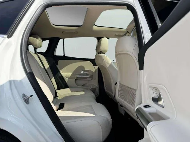 Mercedes-Benz GLA photo 42
