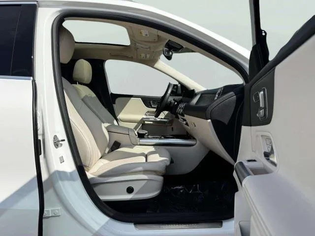 Mercedes-Benz GLA photo 46