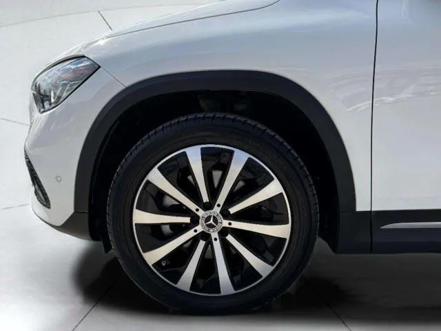 Mercedes-Benz GLA photo 57