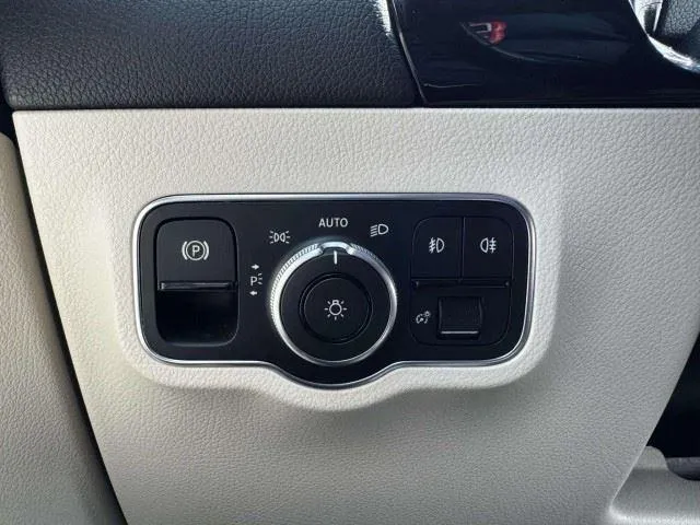 Mercedes-Benz GLA photo 23