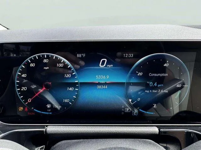 Mercedes-Benz GLA photo 24