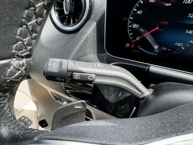 Mercedes-Benz GLA photo 25