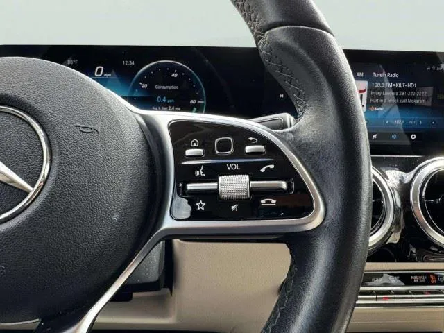 Mercedes-Benz GLA photo 27
