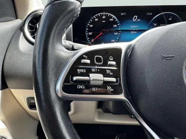 Mercedes-Benz GLA photo 28