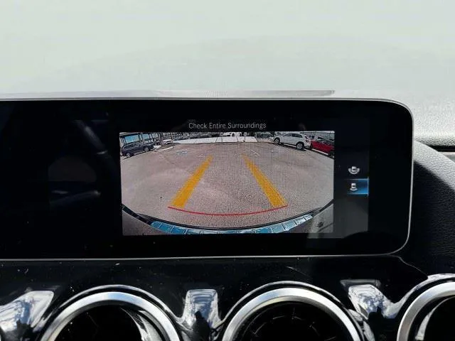 Mercedes-Benz GLA photo 31