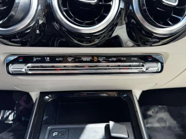 Mercedes-Benz GLA photo 33