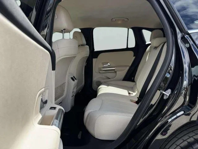 Mercedes-Benz GLA photo 36