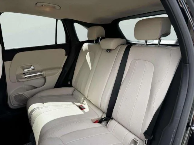 Mercedes-Benz GLA photo 38