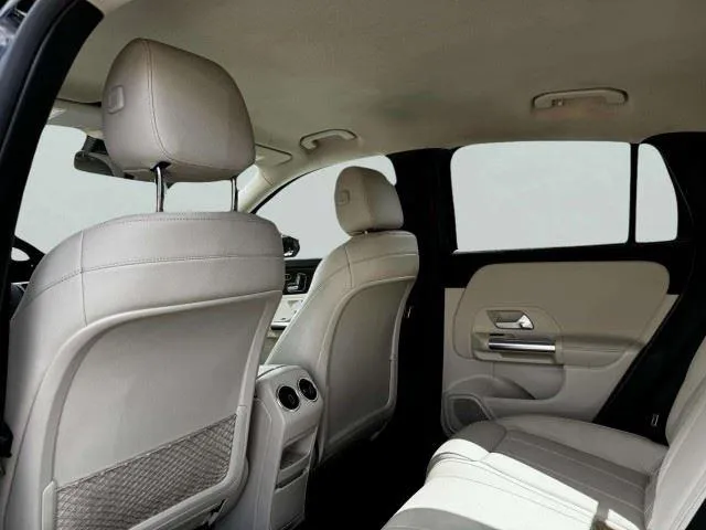 Mercedes-Benz GLA photo 39