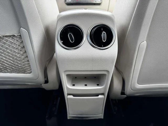 Mercedes-Benz GLA photo 40