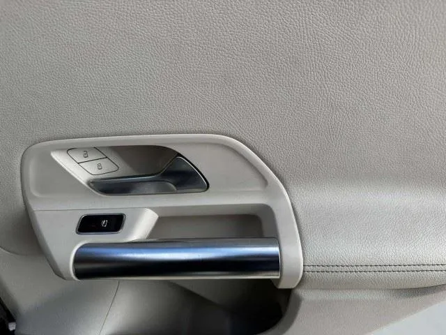 Mercedes-Benz GLA photo 45