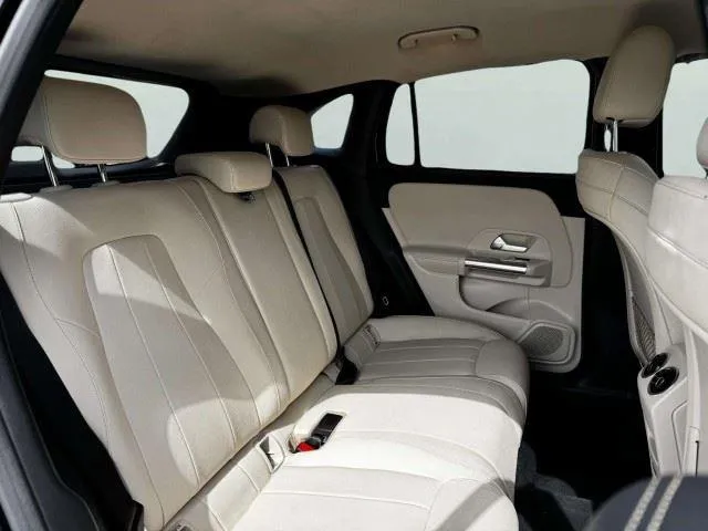 Mercedes-Benz GLA photo 46