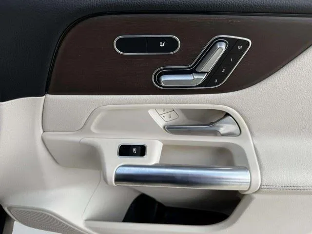 Mercedes-Benz GLA photo 49