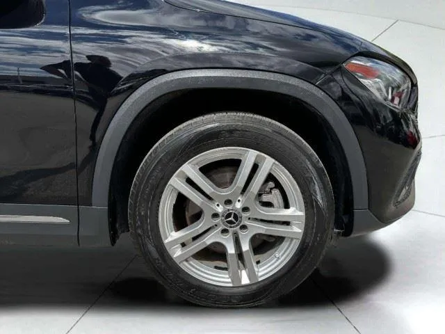 Mercedes-Benz GLA photo 57