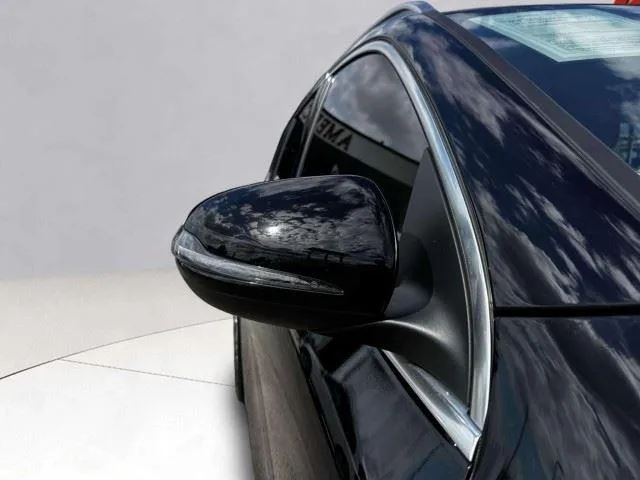 Mercedes-Benz GLA photo 11