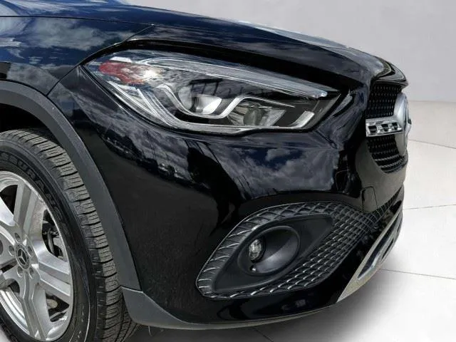 Mercedes-Benz GLA photo 12