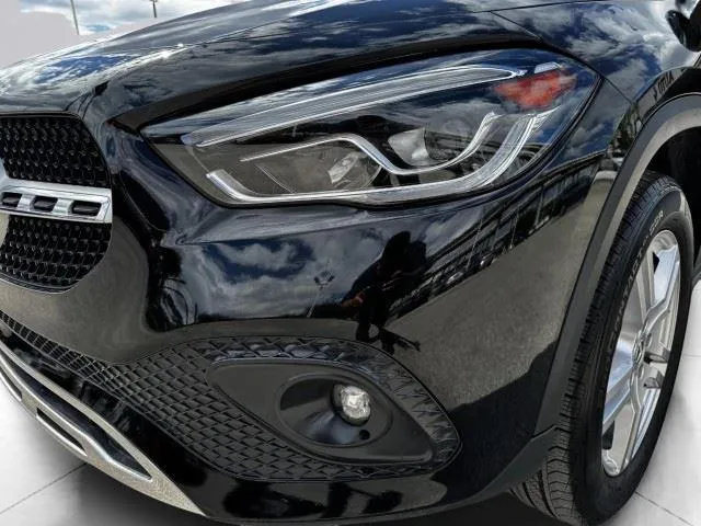 Mercedes-Benz GLA photo 13