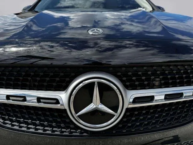 Mercedes-Benz GLA photo 14
