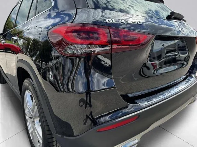 Mercedes-Benz GLA photo 16