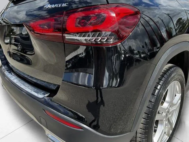Mercedes-Benz GLA photo 17