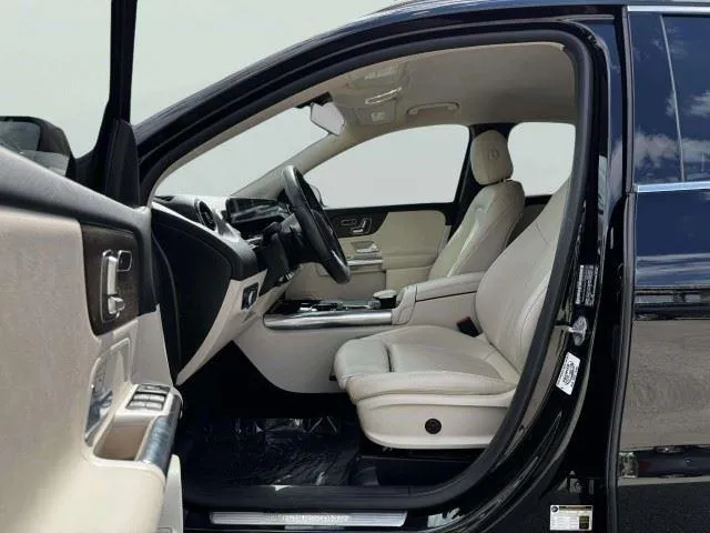 Mercedes-Benz GLA photo 18
